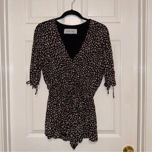 Blue Life Black & Blush Printed V-Neck Short Romper Size XS